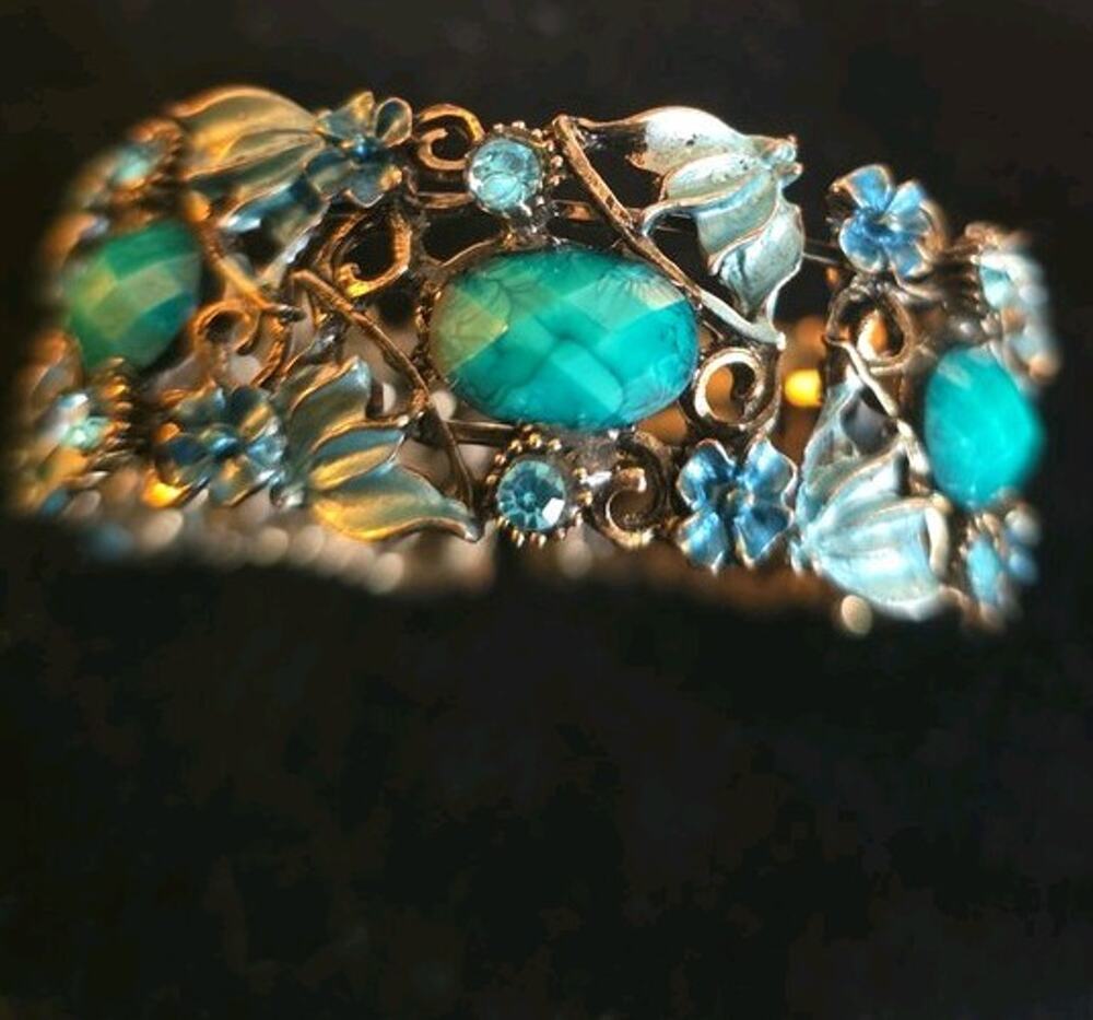 Vintage Floral Filigree Bracelet with Turquoise Stones